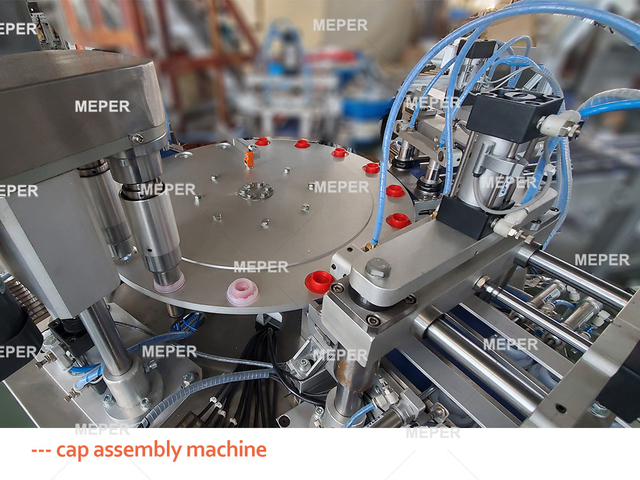 Lliw automático tapay makina botella tapa de prensa máquina tapa de montaje máquina .